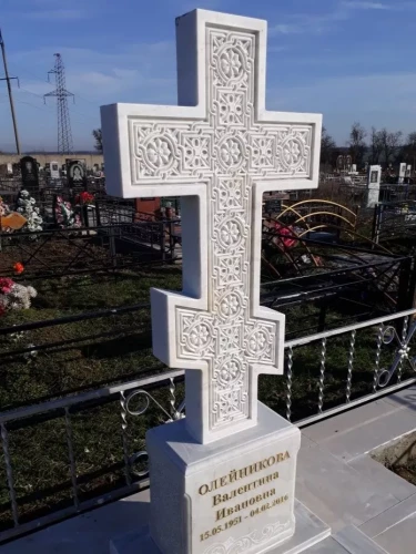 Кресты из белого мрамора